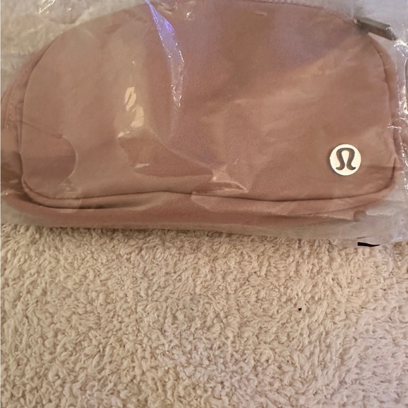 Lululemon Everywhere Belt Bag in Pink - Picture 5 of 8